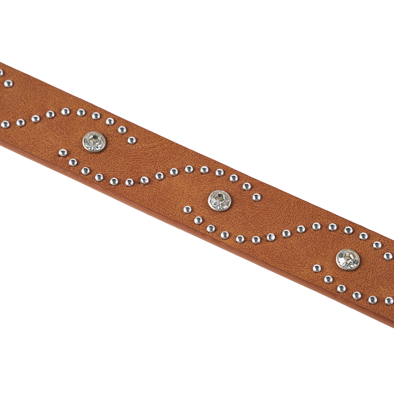 Nietenbesetzter Ledergürtel im Western-Stil
