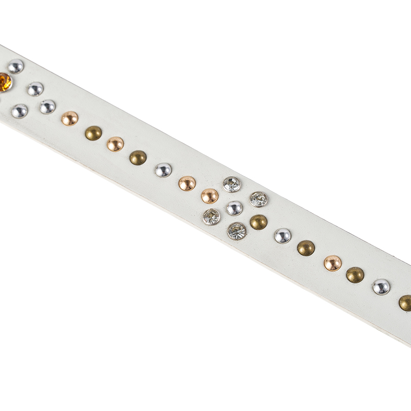 Taillengürtel aus Leder mit Nieten in Silber und Gold
