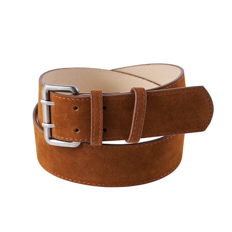 Wildleder-Bundgürtel mit silberner Dornschließe Wildleder-Bundgürtel mit silberner Dornschließe
